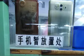 深圳某工厂组长玩手机被厂长看到，员工：这次终于出了一口气图片