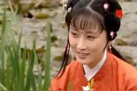 都是当着宝玉的面儿换衣服，为什么平儿和香菱的做法却大不相同？图片