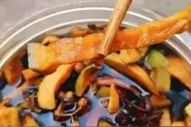 专家说咸菜致癌，农村人却顿顿吃，为何还长寿？原因终于找到了图片