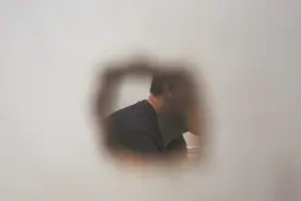 老公安了监控，我的生活全程对公公直播：窥私是婚姻不能接受的痛图片