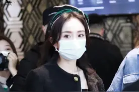 明星红黑榜：戴蝴蝶结发箍装嫩的杨幂，好想冲进屏幕帮她扯掉啊图片