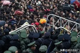 又到过年春运时，回顾2008年降温灾害中广州火车站的众生群像图片
