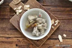 秋天干燥，广东妈妈教你煲清心降火汤，简单好喝，懂喝汤的人都爱图片