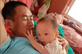 6个月宝宝被哄成“脑瘫儿”，医生：奶奶的好心，不是一件好事图片