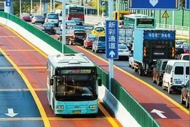 路上走公交车道是违反交通法图片