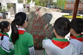 电子科大附小校长康永邦获蔡崇信“以体树人”杰出校长奖图片