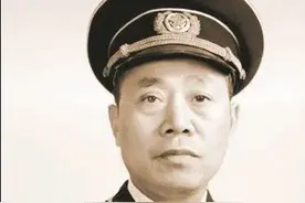 开国中将喜欢和士兵打牌，输了的要掌嘴画王八图片