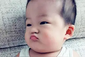 1岁女童成“金鱼宝宝”，宝妈觉得可爱，奶奶看后：赶紧送医院图片