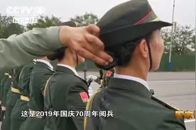 “踢腿带风，落地砸坑” 这是仪仗大队值得铭记的历史瞬间图片