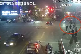 泰州：骑马上路闯红灯 出行"潇洒"罚单难逃图片