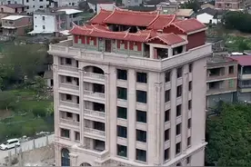 福建安溪富豪3000万在自家屋顶建了座庙？图片