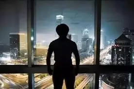 40岁男人失业，整天待在家里不愿再找工作，看完后才明白这个道理图片