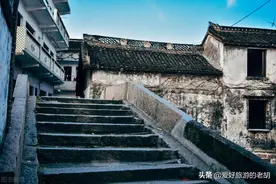 曾经酒店云集的常州古镇，如今却像鬼城，街道旁的老房子门窗紧闭图片