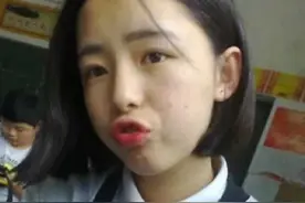 初中女生的迷惑行为，自以为“又仙又美”，其实老师和同学均反感图片