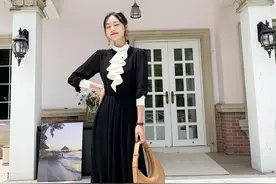 荷花边领，下摆压褶连衣裙，淑女甜美图片