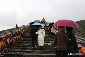 想来川藏线（318国道）的三思吧，现在的川藏线已经拥挤不堪图片