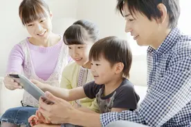 龙凤胎兄妹的不同人生，一个穷养一个富养，多年后的变化让人心疼图片