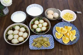 给小朋友准备早餐，妈妈六点钟就起床了，网友：不如点外卖图片