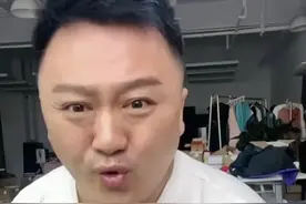 45岁《还珠格格》小邓子直播，自曝电子厂找工作，保安都应聘不上图片