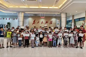 南京江北新区南化九村社区举办“认识昆虫”蝴蝶标本制作讲座图片