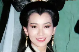 都说赵丽颖太可爱演不了“白娘子”，定妆照一出，比赵雅芝还适合图片