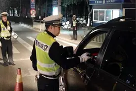 喝完一瓶啤酒多久才能开车？交警：过了这时间，我也拿你没办法图片