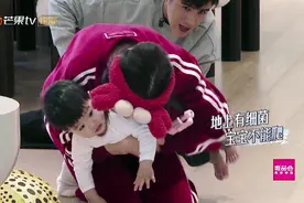 麦迪娜婆婆怕脏不让宝宝下地爬，等于错失宝宝发育好机会图片
