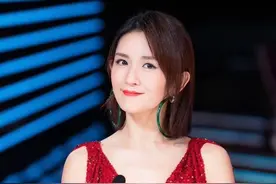 谢娜穿对了原来这么美，红色礼服搭配绿色大耳环惹眼图片