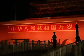 夏日凌晨拍摄的天安门夜景，感觉是最美的时刻图片