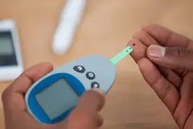 血糖正常值最新标准是多少？空腹血糖6.5高吗，多少算达标？图片