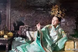 有佳丽三千的帝王，独宠大自己19岁女人一生，他们之间是爱情吗？图片