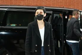 吴孟达设灵｜吴君如回忆与达哥演父女 印象特别深刻图片