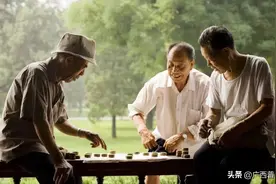 退休教师返聘遭解聘，索求补偿金失败，竟因合同里未有这一细节图片