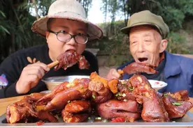 “吃肉不吃蒜，营养减一半”，有没有科学依据？2类人少吃为好图片