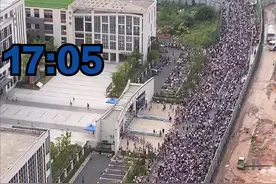 其实我们的小孩已经长大，只是家长离不开小孩，放心不下图片