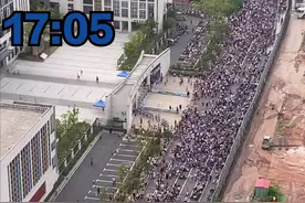 其实我们的小孩已经长大，只是家长离不开小孩，放心不下图片