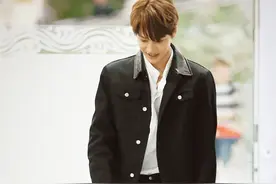 天团中的二忙内，南韩顶级舞者kai竟是个精致男！包包过小惹争议图片