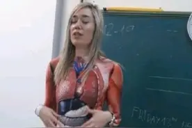 生理课还能这样学？女教师穿“器官服”上课，学生直呼害羞不敢看图片
