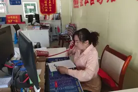 点赞！她先天残疾选择坚强微笑，用温暖照亮他人！图片