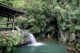 古东瀑布溪水清澈，四季不枯，森林覆盖率达96%图片