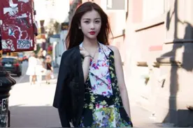 虞书欣穿黑丝袜多显腿长？搭土掉渣的“农民裙”，意外引领新潮流图片