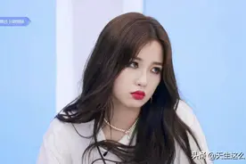 虞书欣澄清甩开刘雨昕的手，她俩的互动为何总是这么尴尬？图片