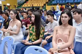 国家大事靠抽签？泰国四月太热闹，和尚猛摇头，人妖“笑哈哈”图片