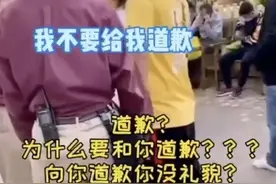 熊孩子在迪士尼殴打人偶被批评，是上纲上线吗？很多人都不知道，人偶演员背后的心酸图片