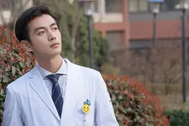 陈晓《儿科医生》剧情奇葩，女主喝汤到呕吐，陈晓再帅也遭吐槽图片