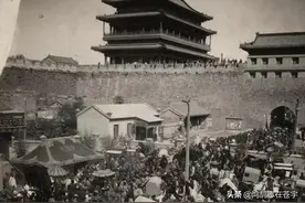 晚清照片：犯人戴枷板示众，青楼头牌模样清秀，王公大臣出入内城图片