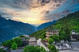 全村人都搬走了，云南这座小城从州府沦落为“废城”，却美成电影图片