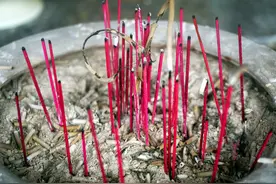 点香时，三根，六根，九根，当怎么讲，我们很多人都不清楚图片