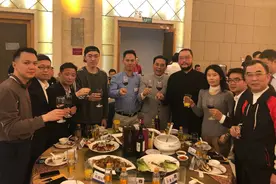 领导说“不喝就是看不起我”，低情商说“我不会”，高情商这样做图片