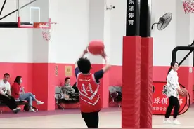 夏季打篮球怎么防暑？注意好这些让孩子安全运动图片